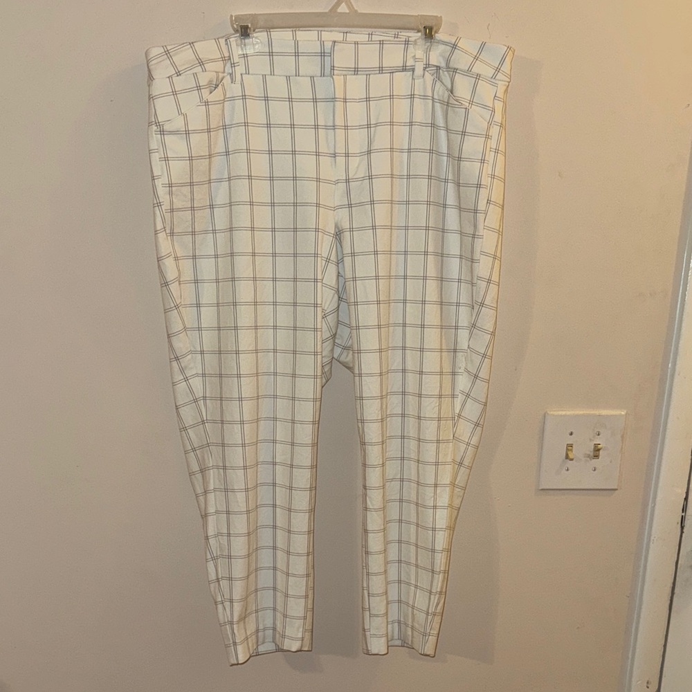 Old Navy Women's White and Blue Plaid Cropped Pants